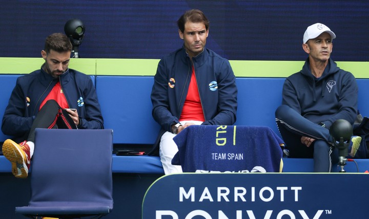 Nadal potrebuje masáž, Djokovič zariadil víťazstvo